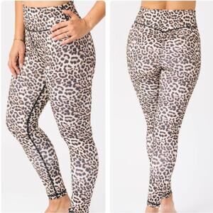 Zyia Active Brilliant Scrunchy Butt High Rise Leopard 7/8 Leggings‎ Sz 8-10